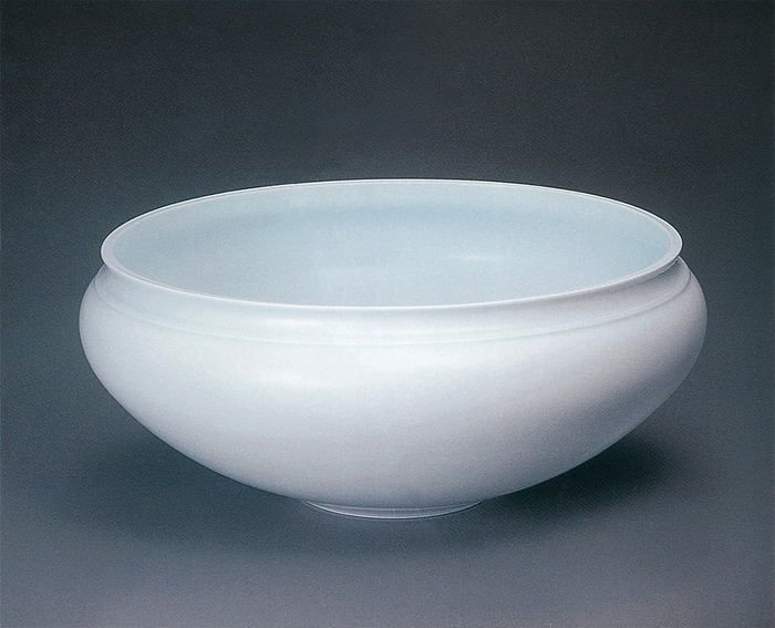 第49回日本伝統工芸展入選作　青白磁楕円深鉢