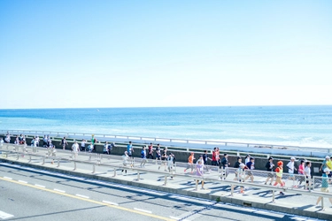 【第19回湘南国際マラソン】 スタート時のゴミ問題に挑んだ「クリーンスタートプラン」を初実施！ 大会全体のゴミ排出量を更に削減し、 世界に誇れる環境配慮型マラソンとしてまた一歩前進！