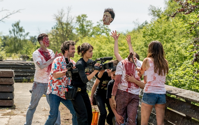 「キャメラを止めるな!」© 2021 – GETAWAY FILMS – LA CLASSE AMERICAINE – SK GLOBAL ENTERTAINMENT – FRANCE 2 CINÉMA – GAGA CORPORATION