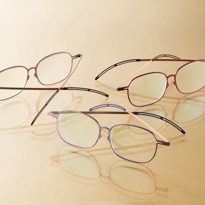 洗練されたデザインの眼鏡型拡大鏡「エアリールーペ」。ウェリントン型フレームで3色展開