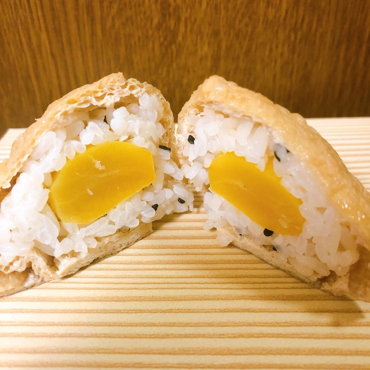 栗の甘露煮をまるごと包み込んだ「まるごと栗伊奈利」