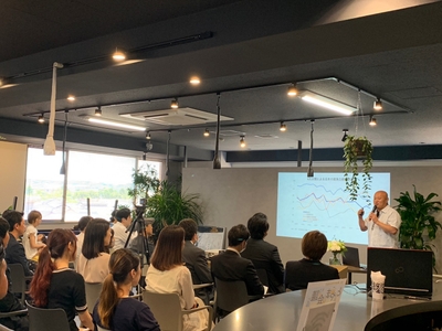 whYS8hpkbekF9eL5or2A.jpg?w=940&h=940