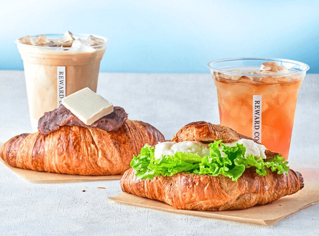 左:あんバタークロワッサンセット500円~ 右:ミックスサンドクロワッサンセット500円~