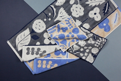 ▲深みのあるグレーと、明るくやわらかい印象のサーモンの２色展開。