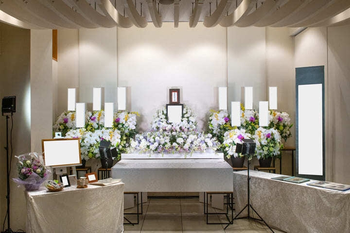 花で彩るお葬式「とむらび」の花祭壇(3)