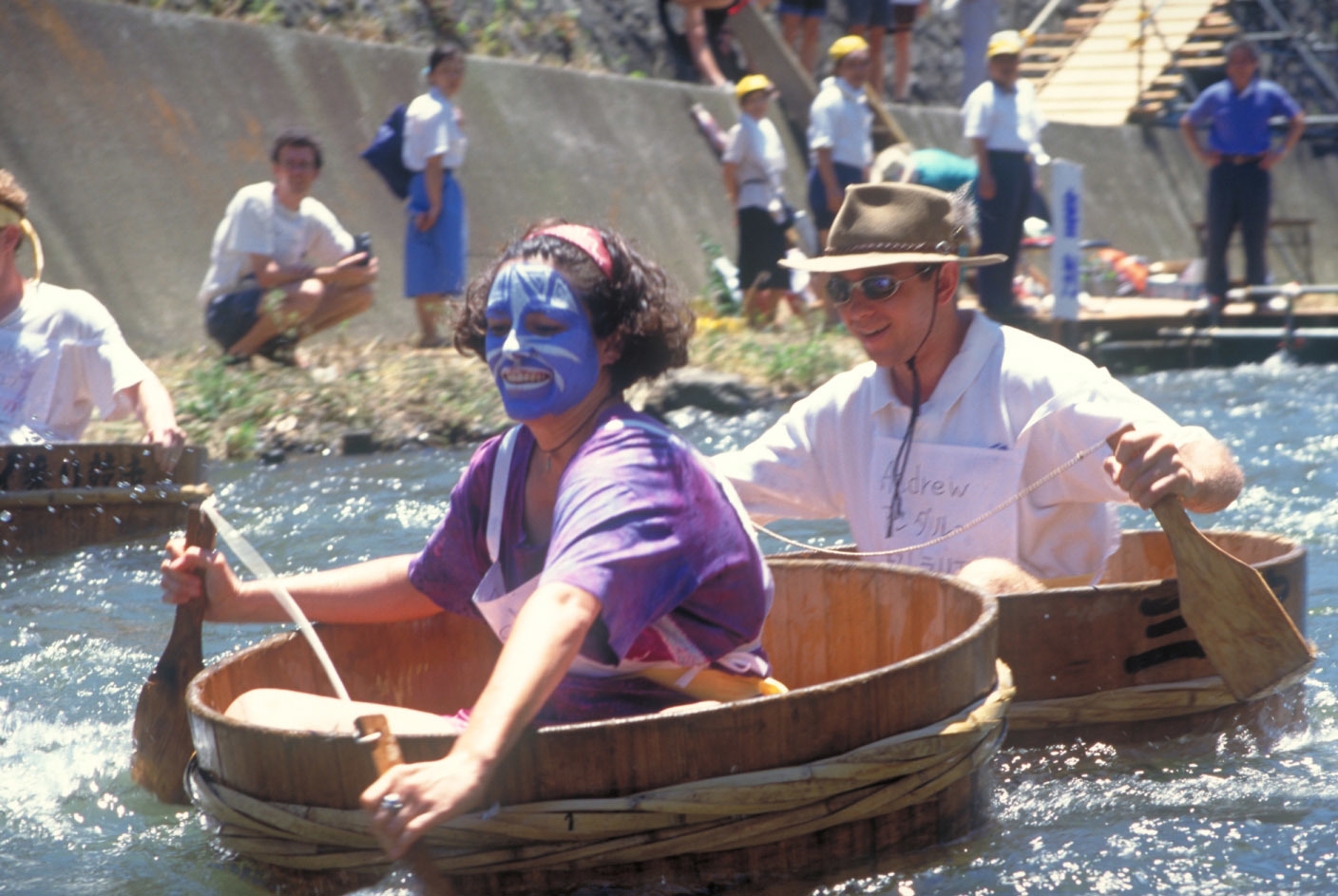 タライ乗り競走1