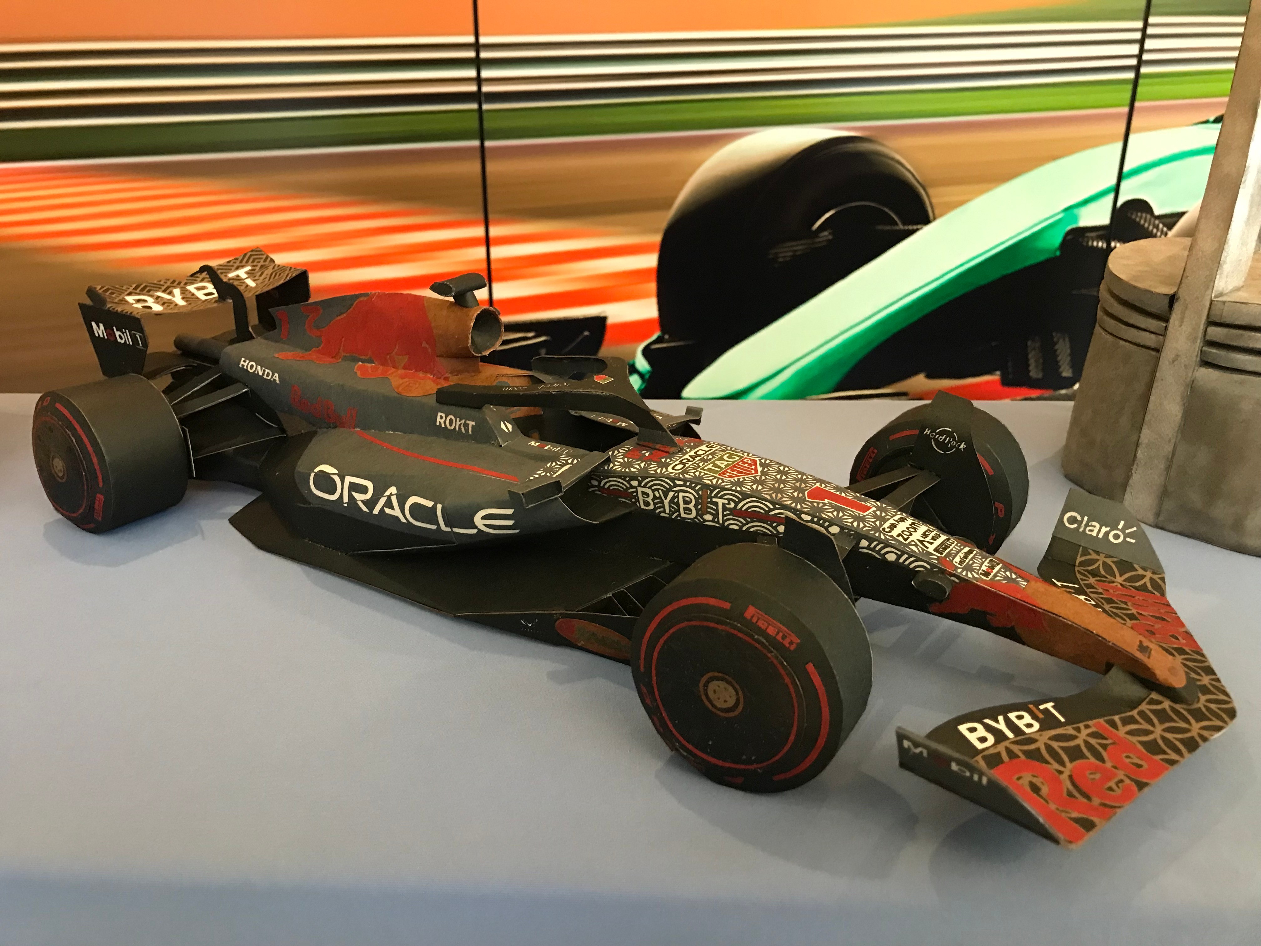 ホテルグリーンパーク鈴鹿 伊勢型紙のF1模型展示 | 株式会社グリーンズ