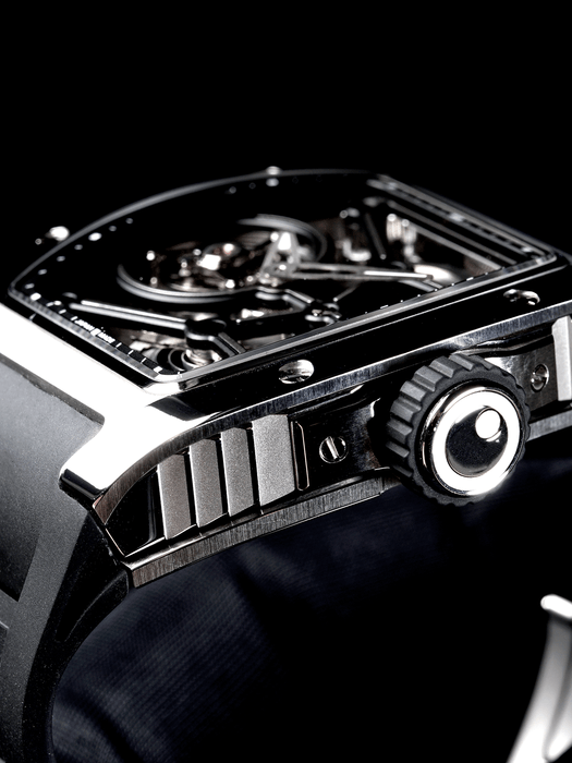 T10オリジナルケース側面に施されたフィン型デザイン