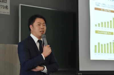 自社のマーケティング手法を語る滝野氏