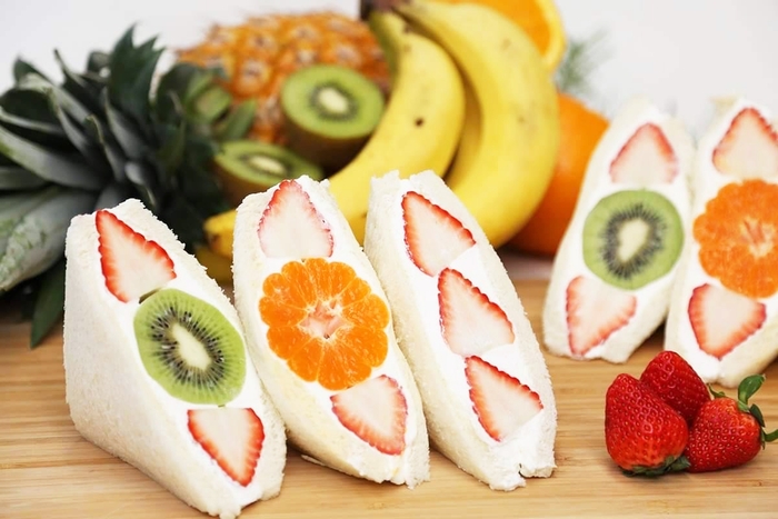 Mr.フルーツサンド 380円~