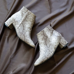 Outletshoesの愛されショートブーツから今季待望の新色が登場！