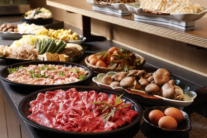 国産牛と但馬鶏のすき焼き食べ比べが登場!秋の味覚・きのこも食べ放題♪