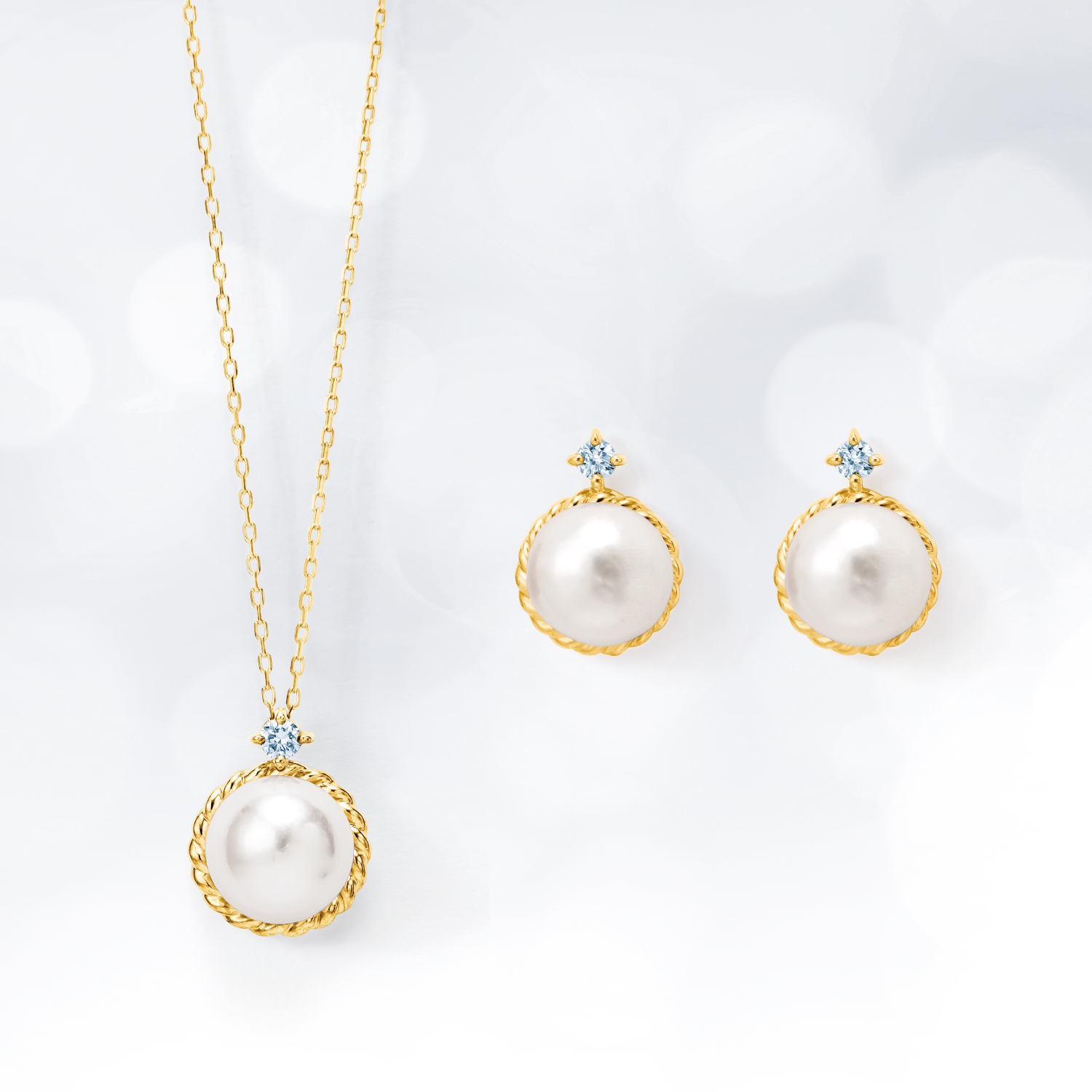 K10YG アコヤ真珠 ネックレス¥12,000 (+税)/K10YG アコヤ真珠 ピアス ¥12,000 (+税)