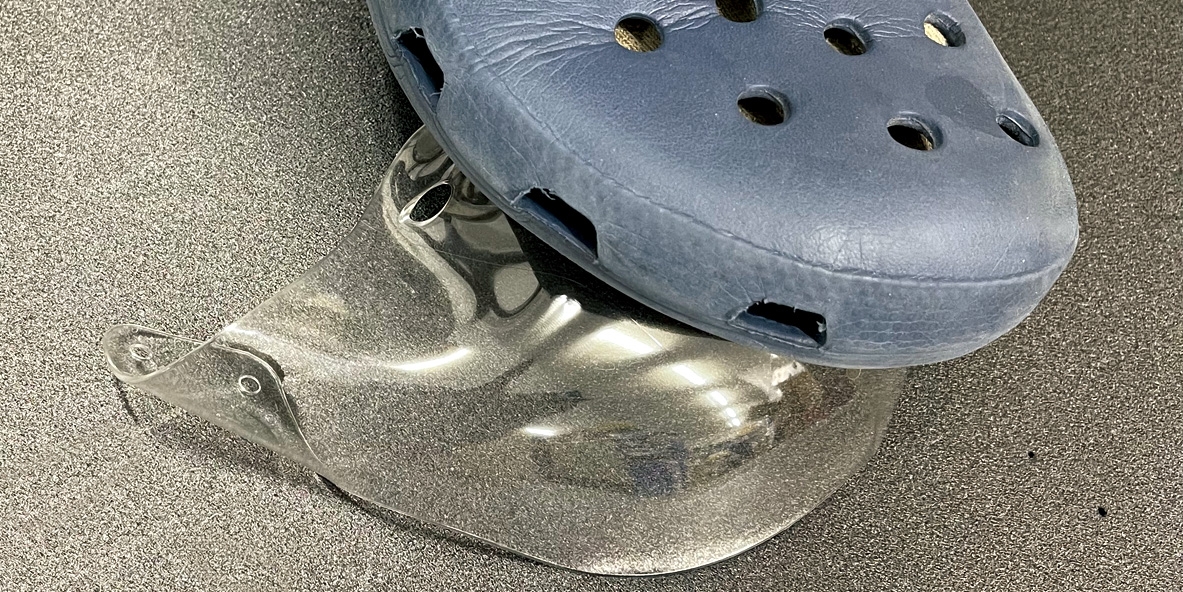 トライタン樹脂は、硬い素材ですがしなやかで割れにくい!