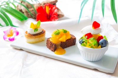 マンゴーとキャラメルムース、 マンゴーチョコレートケーキ、 マンゴーのクラフティー