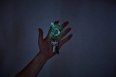 町工場の技術が融合！蓄光×ジュラルミンの光るS字型カラビナ 『Dura-glow』8月25日(月)Makuakeで先行予約販売開始！