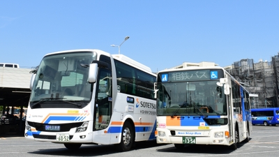 導入予定の高速バス(左) 　ハイブリッドバス（右