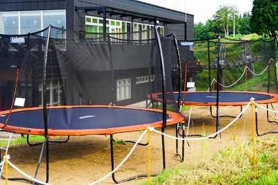 巨大トランポリン