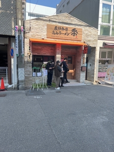 お昼15時近くの中途半端な時間でもこの通りの行列