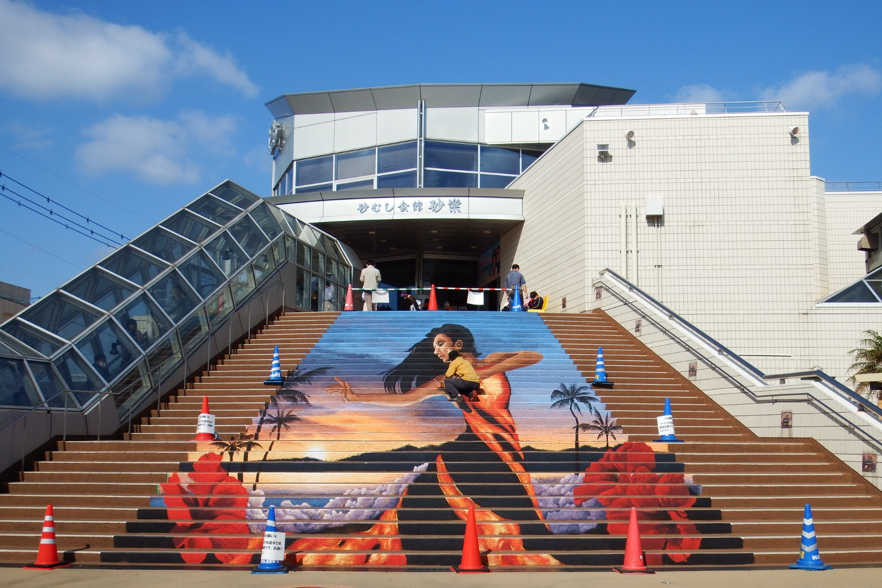 外壁の汚れをアートに変え、新たな街計画をもたらす 地域おこし協力隊「TOMOSHIBI」さんにインタビュー!