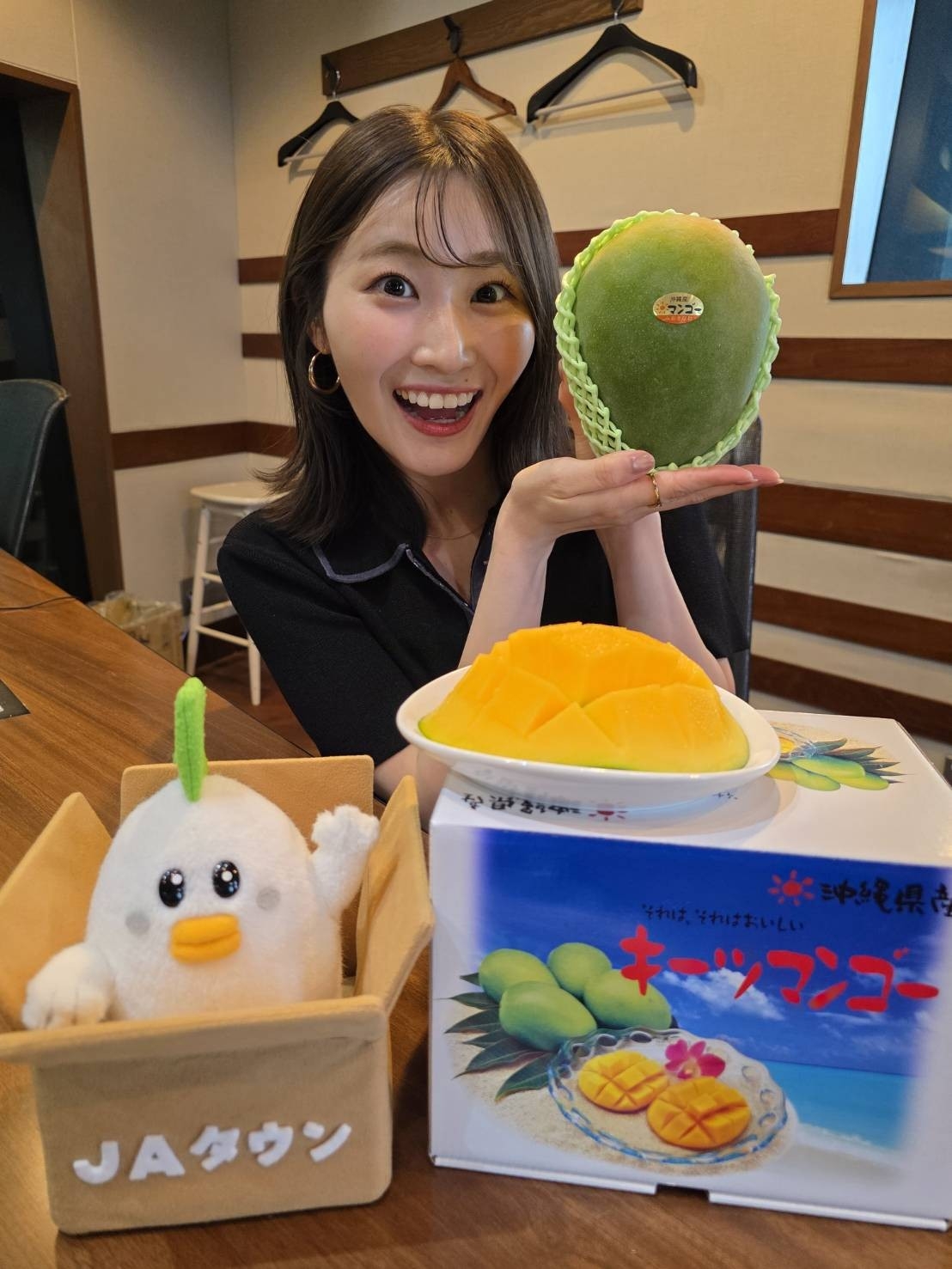 沖縄県産「キーツマンゴー」をラジオ放送記念価格で販売！TFM「ＪＡタウンまるかじり」で潮紗理菜さんと茂木建生さんが商品の魅力を紹介