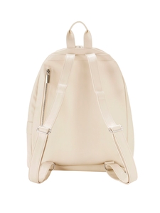 背面にも貴重品をしのばせられるポケットあり