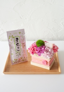 【ほんのり桜の香りがする茶葉 幸せのお茶まちことミニ茶箱のアレンジセット】