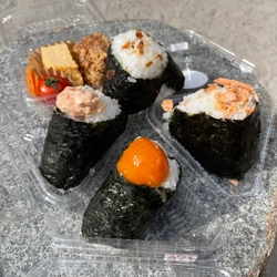 【贅沢むすび】幻の米羽釜炊き「おにぎりの天元」が淡路町にオープン！