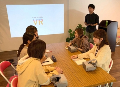 ▲VRで集合研修を行い、その後はそれぞれの経験談などを踏まえた盛んな意見交換が行われました。