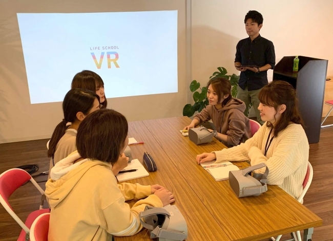 ▲VRで集合研修を行い、その後はそれぞれの経験談などを踏まえた盛んな意見交換が行われました。