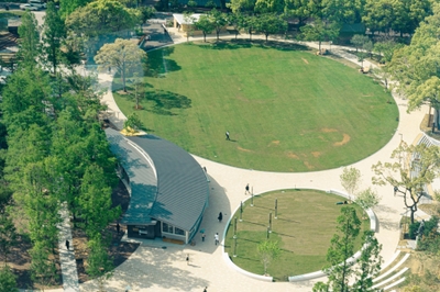 東遊園地　芝生広場