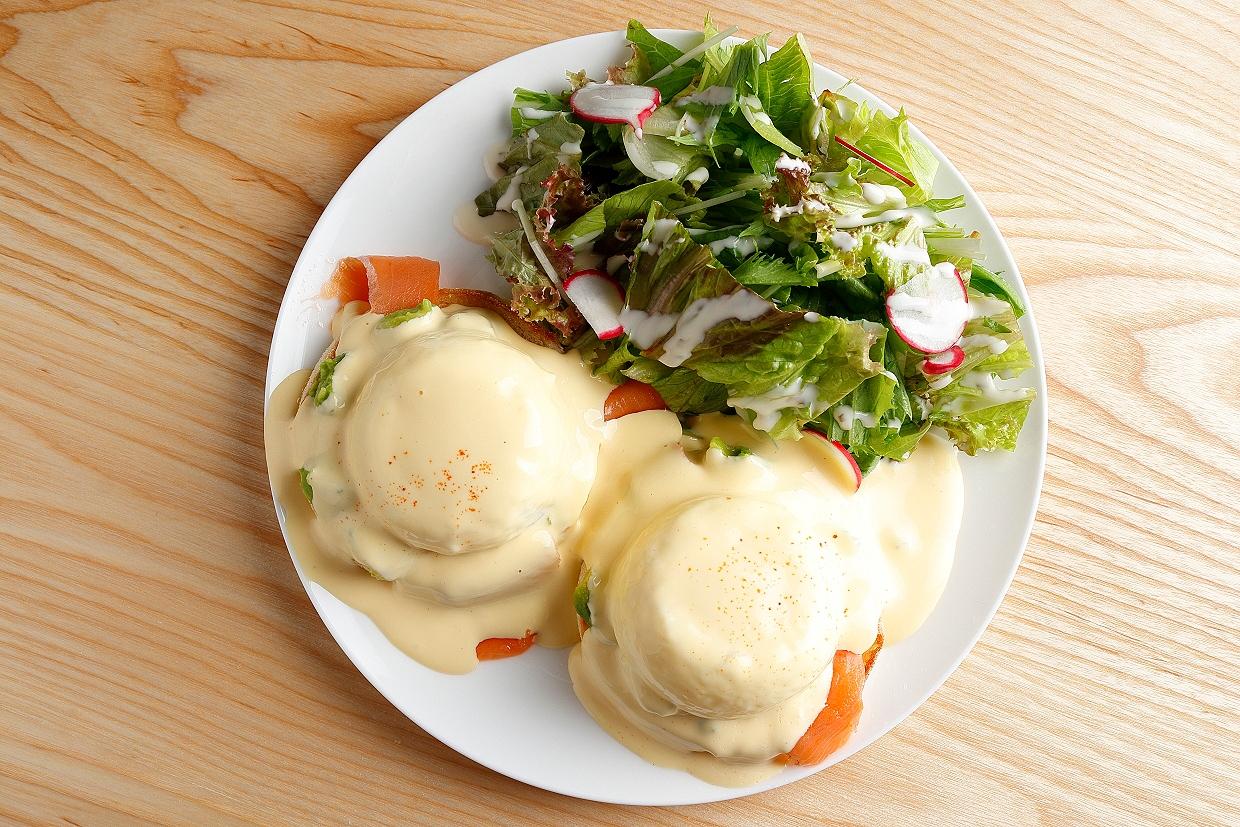 サーモン&アボガドのエッグベネディクト