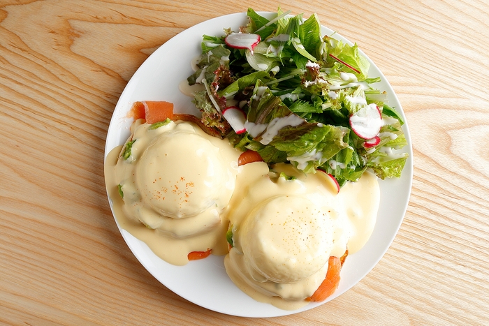 サーモン&アボガドのエッグベネディクト