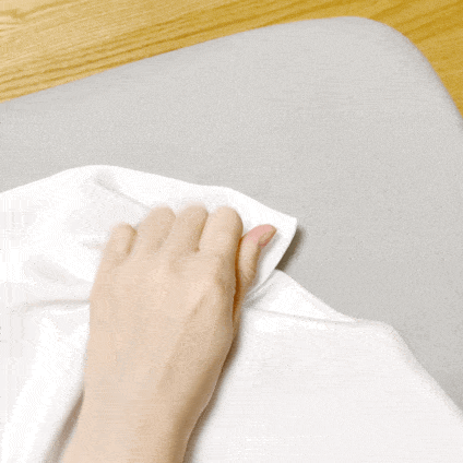 シワだらけでも水を吹きかけるだけで、元通り!【画像を開くとGIF動画が再生されます。】