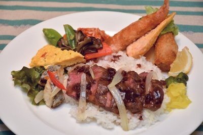 ステーキ重セット(エビフライ・コロッケ他付)　￥1,944 