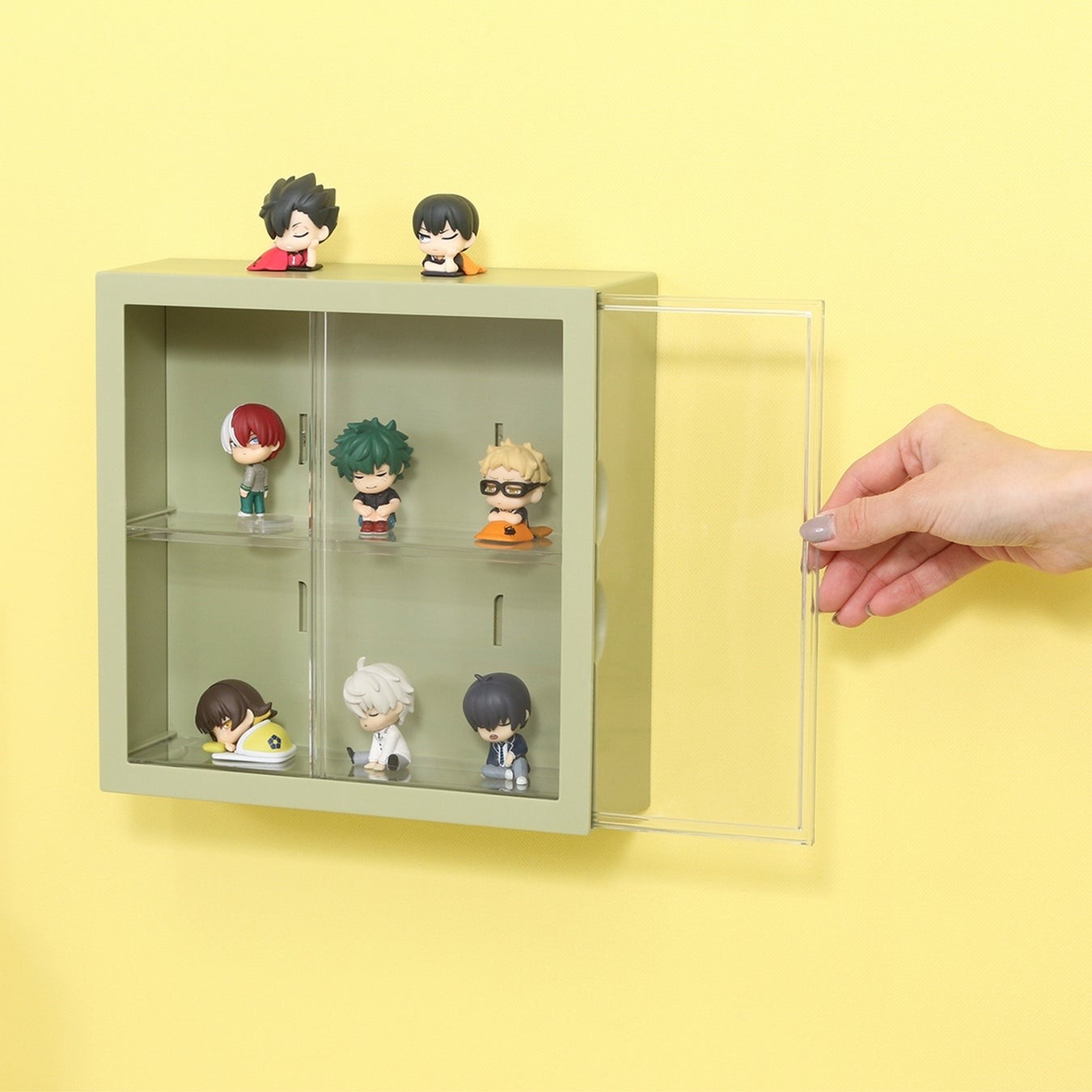 片手で開け閉めできるスライド扉です。力を入れることなくスムーズに開閉します。