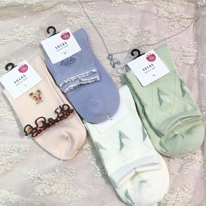 ソックス ※店頭販売限定、2点で390円(税込み429円)