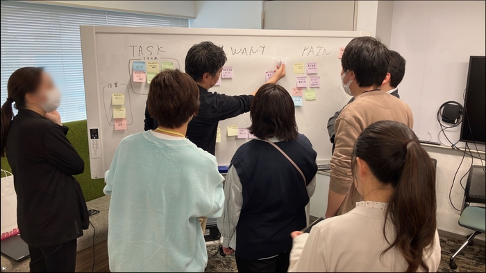 アイデアソンでの議論風景