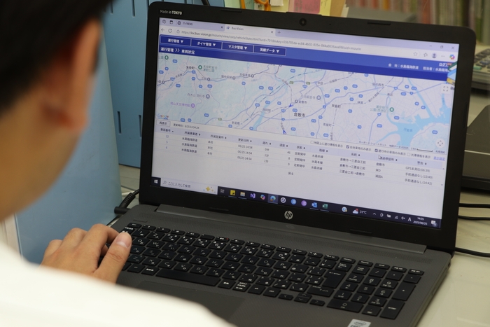 管理画面による運行状況確認の様子
