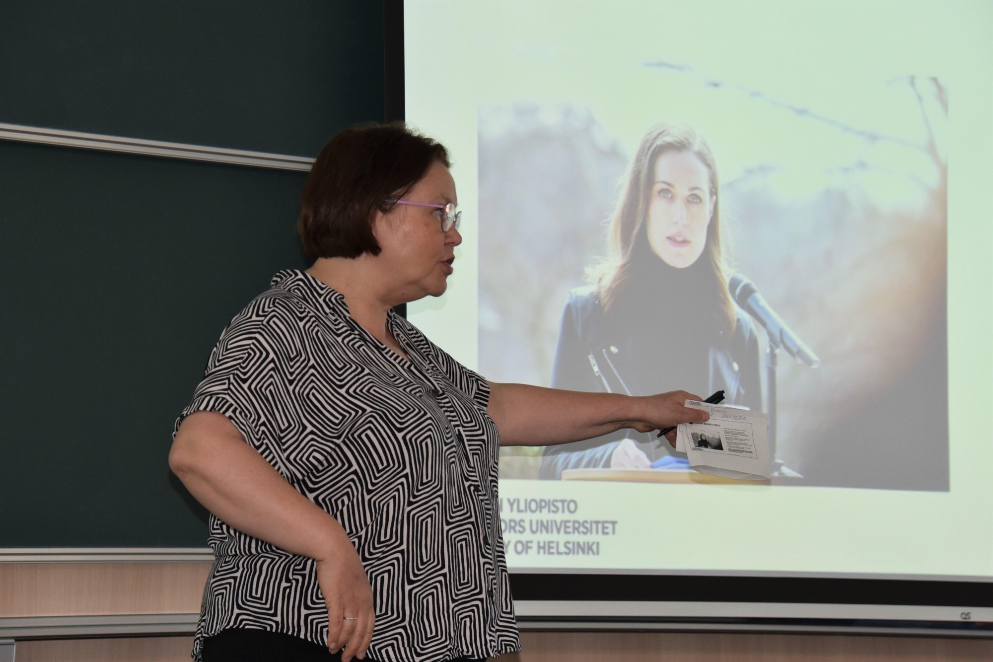 マリン元首相を紹介