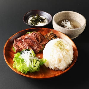 y8LOCVGQR57L9KziBqlA.jpeg?w=940&h=940