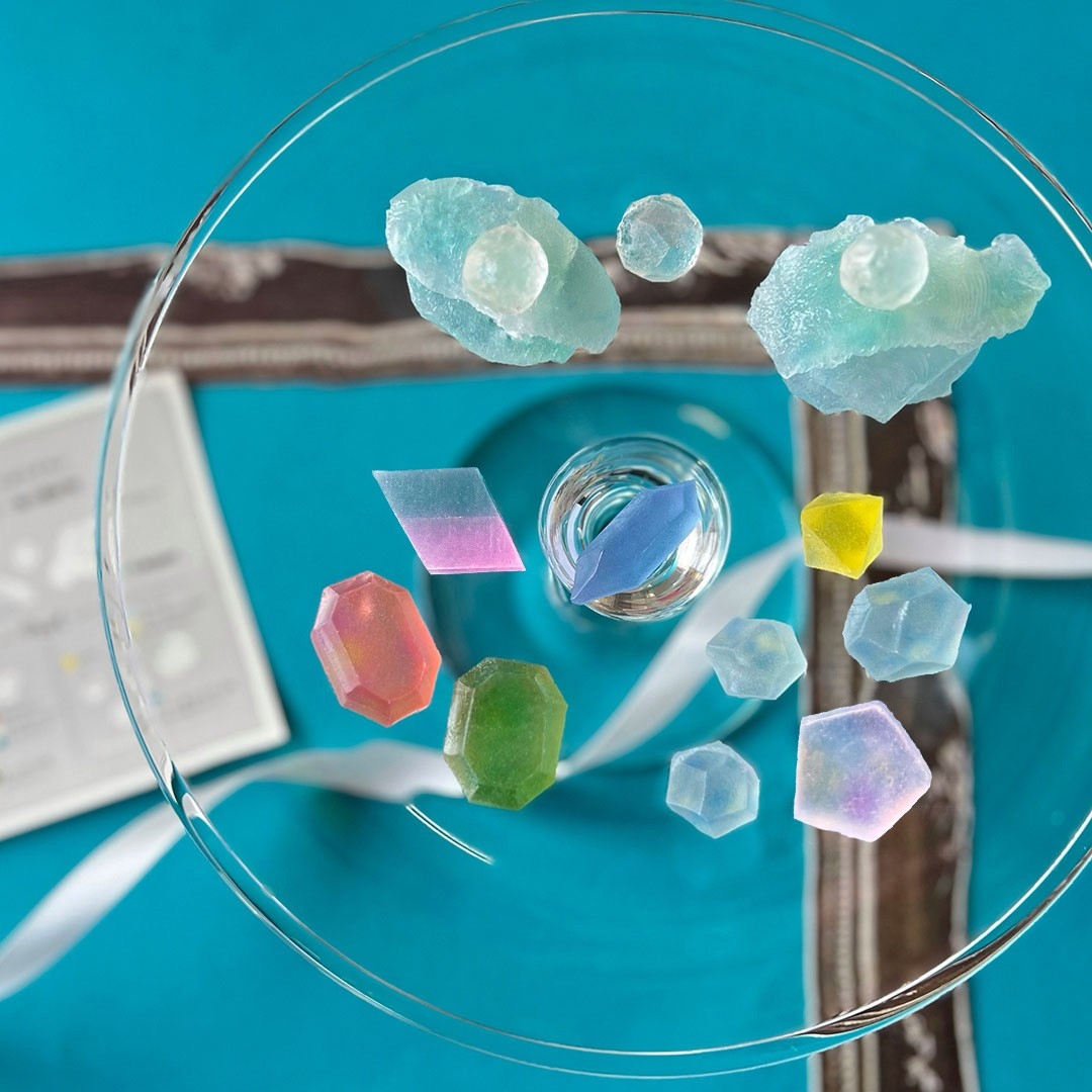 表面は砂糖が結晶化してシャリッとした食感。中は意外と柔らかく、口の中でほどけていく