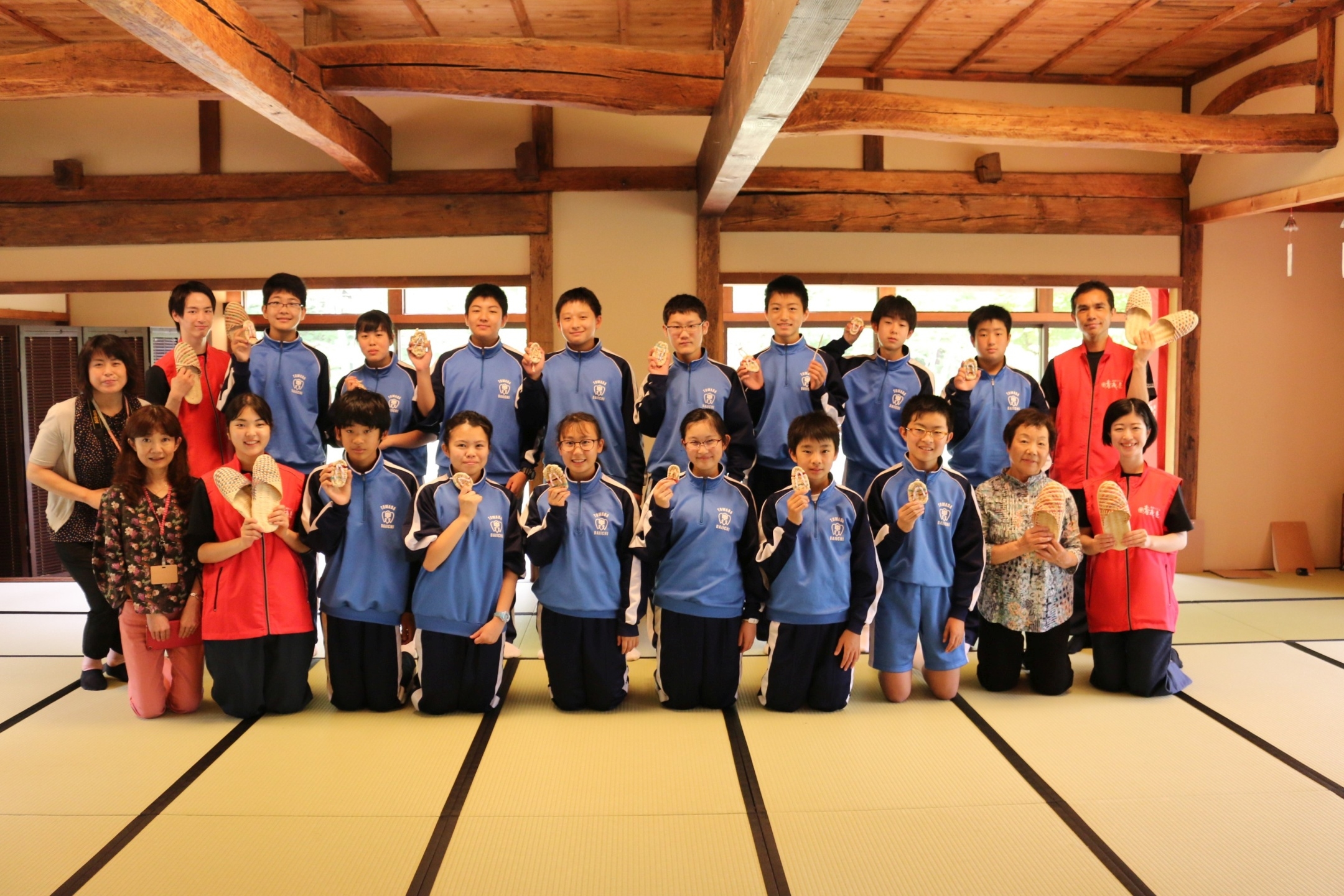 【青森屋】青森屋×十和田市立第一中学校 第1回協働授業実施の報告 ~伝統工芸品「きみがらスリッパ」に関するふるさと学習~|2020年7月14日