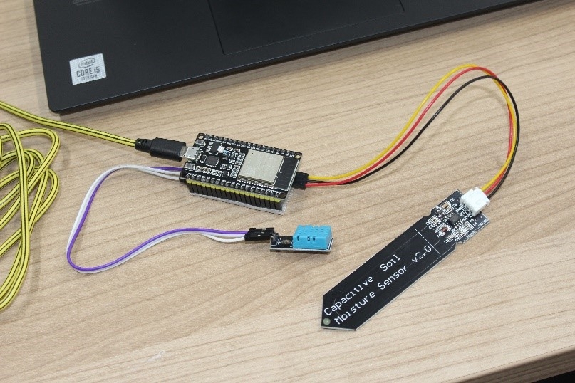 完成した「Bluetooth送信式温度・湿度計、土壌水分計」