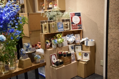 日比谷花壇ＫＩＴＴＥ名古屋店での販売の様子