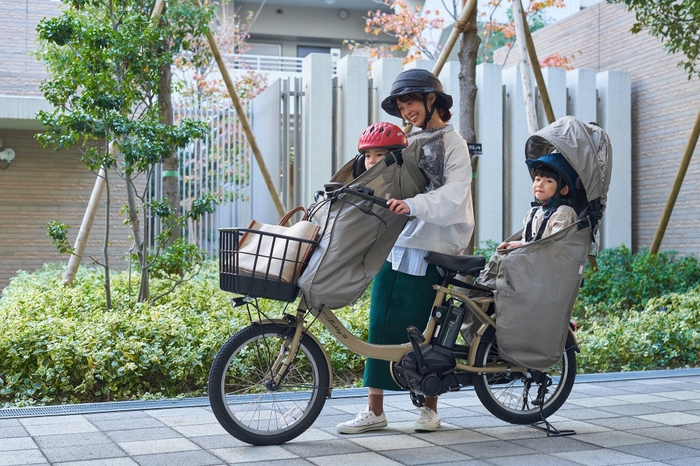 リヤ用のルーフシリーズとセットで使用可能に グレージュで合わせた前後装着イメージ