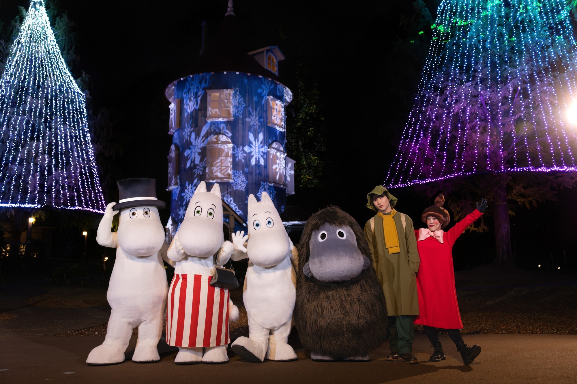 ムーミンバレーパークで毎日ホワイトクリスマスを体験できる！ 雪あそびやそりあそび、「雪と光のホワイトテラス」、物語の世界観に浸るイルミネーション、大人気の「ご先祖さま」も登場する2つのクリスマスショーを満喫！ 「ムーミン谷のクリスマス 2026」10月31日（土）よりスタート！