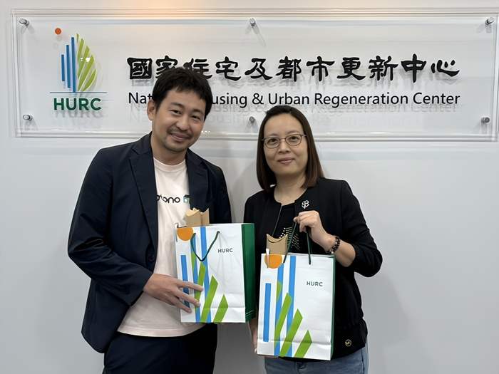 (株式会社スマサポ 代表取締役副社長 藤井裕介と、國家住宅及都市更新中心 廖雪妃氏)