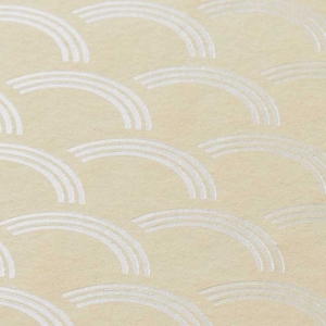 吉祥文様である「青海波」をパール箔で表現