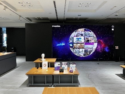 大迫力の220インチLEDモニターで 全身に感じる、イノベーションの未来